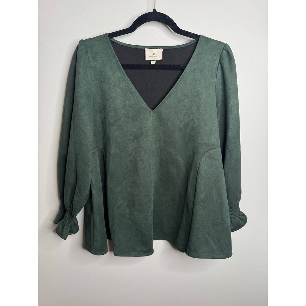 Tuckernuck Women’s Green Vegan Suede Classic Ruffle Sleeve Blouse Top Size Large